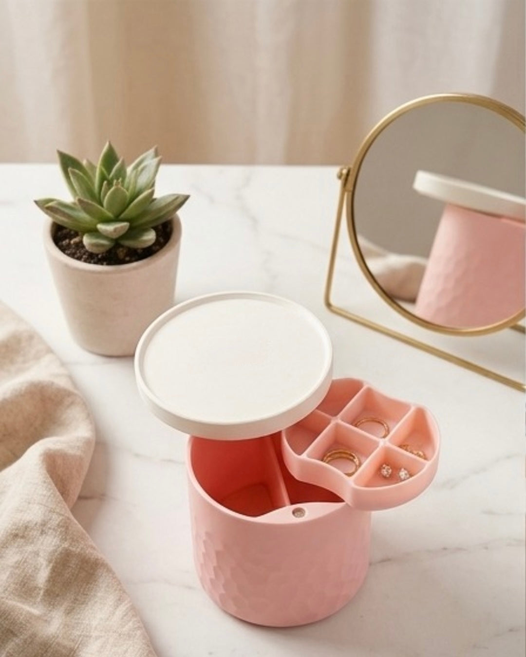 Compact and aesthetic travel jewellery case designed to organise rings, earrings, and accessories on the go. Stylish, secure, and perfect for everyday use.