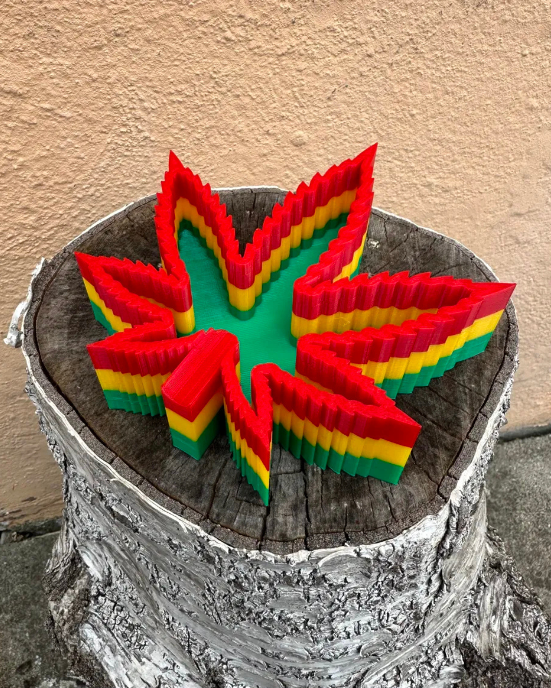 Aesthetic 420 ashtray designed for modern smoking setups. Functional, durable, and minimal perfect for coffee tables, personal spaces, and elevated home decor.