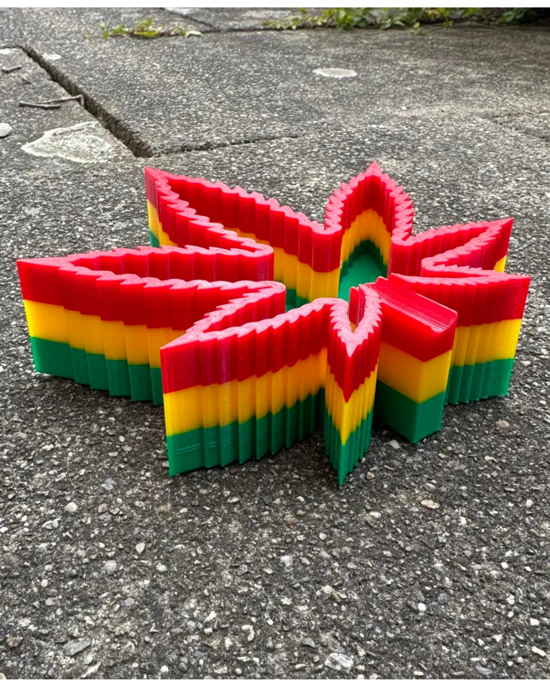 Aesthetic 420 ashtray designed for modern smoking setups. Functional, durable, and minimal perfect for coffee tables, personal spaces, and elevated home decor.