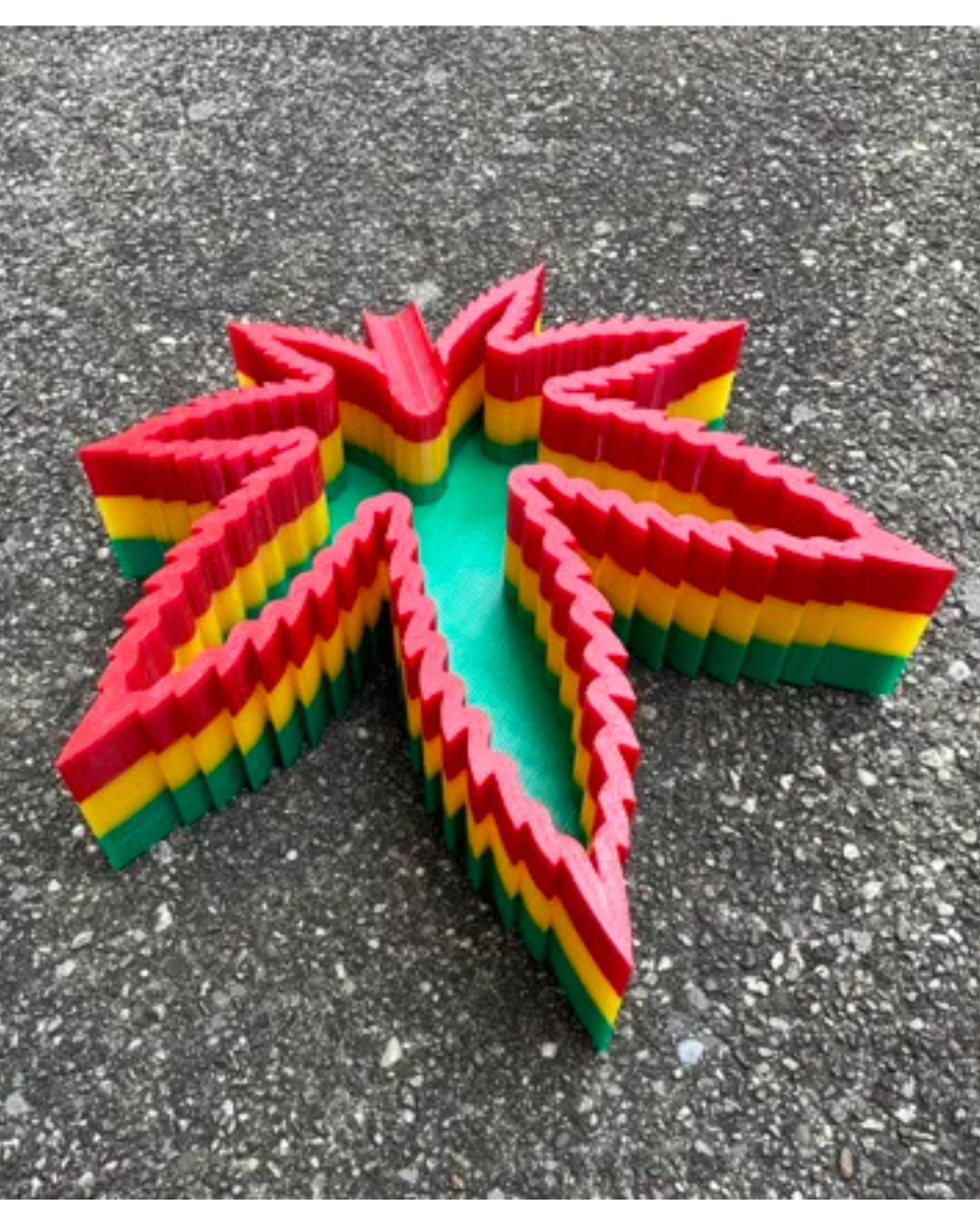 Aesthetic 420 ashtray designed for modern smoking setups. Functional, durable, and minimal—perfect for coffee tables, personal spaces, and elevated home decor.