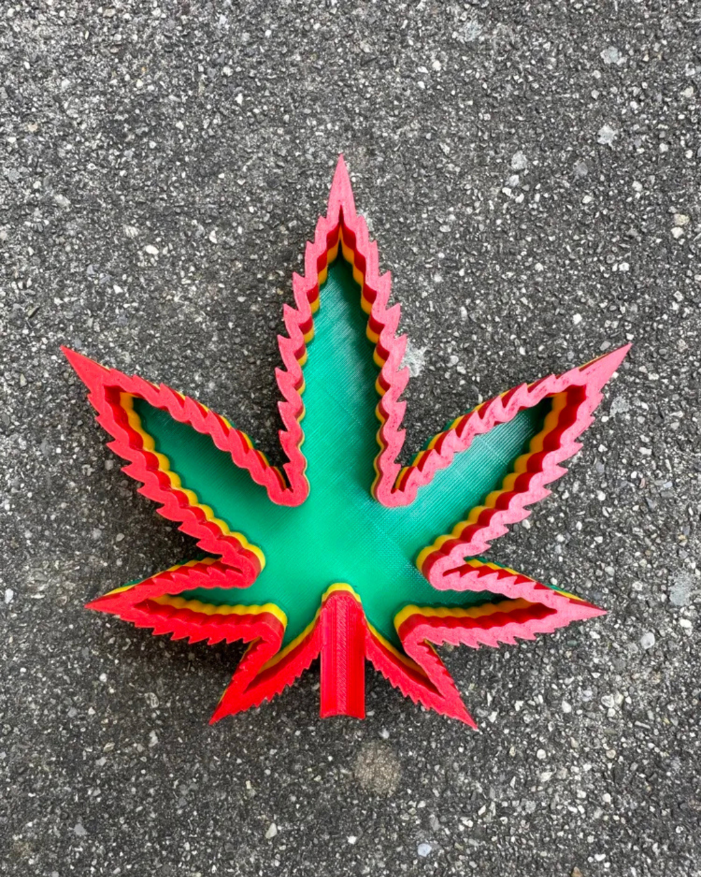 Aesthetic 420 ashtray designed for modern smoking setups. Functional, durable, and minimal—perfect for coffee tables, personal spaces, and elevated home decor.